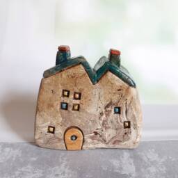 Ceramic House Sculpture With The Word Home & A Tiny Metal Key - thumbnail 4