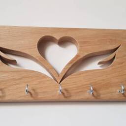 Wooden Key Holder Solid Oak Handmade With Heart Cut Out Detail Wall Mounting - thumbnail 4