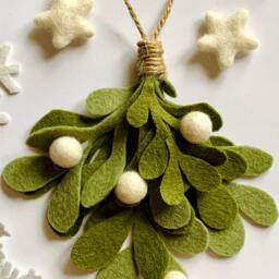 Handmade Felt Christmas Mistletoe Ornament Hanging Decoration - thumbnail 3