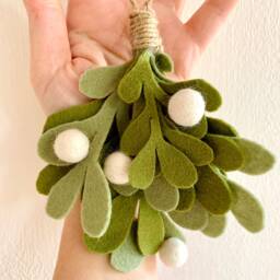 Handmade Felt Christmas Mistletoe Ornament Hanging Decoration - thumbnail 2