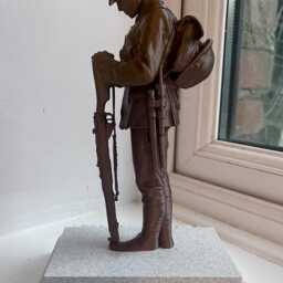 Lest We Forget Soldier Statue - Remembrance Day Tribute Memorial Figure - thumbnail 2