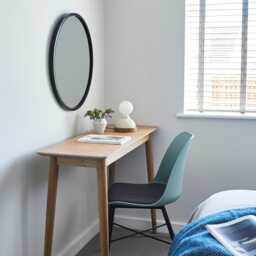 White Sennen Table Lamp in Ceramic & Oak - thumbnail 3