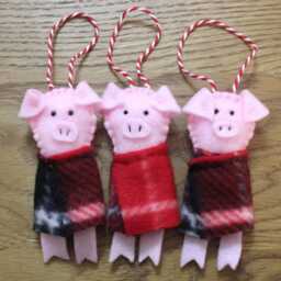 Handmade Felt Pig in Blanket Decoration, Felt Christmas Tree Decorations, Pigs Blankets Decoration, Hanging Pigs - thumbnail 2