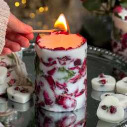 Rose Petal Candle Romantic Valentine's & Mother's Day Gifts Candles - thumbnail 2