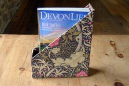 William Morris Magazine Holder Seaweed Mauve, Handmade Stationery - thumbnail 1