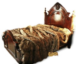 Golden Wolf Faux Fur Bedspread - Coyote Design Throw, Plush Pillow Shams