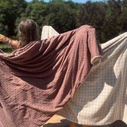 Chestnut Flowery Bath Towel - thumbnail 2
