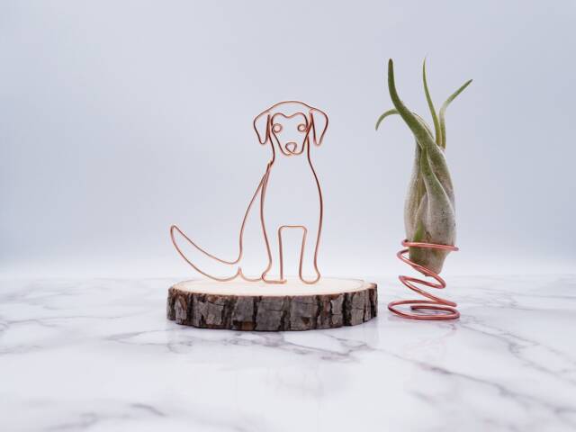 Personalized Golden Retriever Wire Sculpture, Dog Desk Decor - image 1