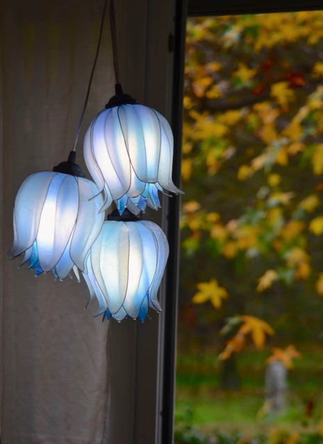 3-Light Pendant Lamp in The Shape Of A Flower Made Resin Romantic Floral Atmosphere - image 1