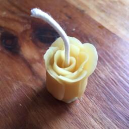 Beeswax Rosebud Candle - thumbnail 3
