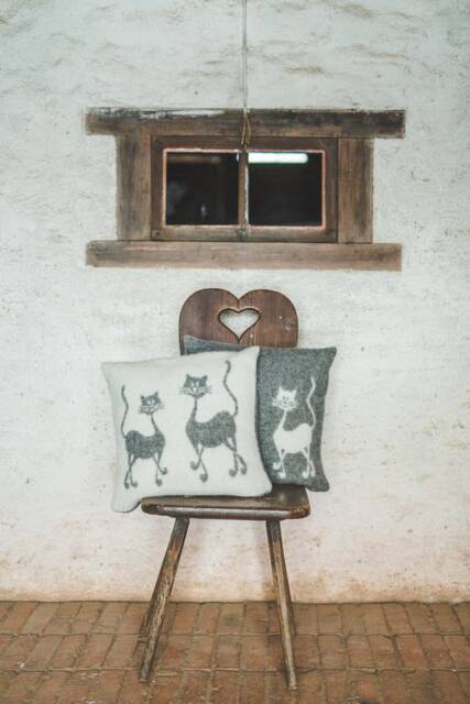 40x40 cm Pillow Cushion, Natural Wool New Zealand 100%, Double-Sided Cover, Cats, Anti-Allergic - image 1