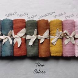 Pom Pom Swaddle, White Swaddle Blanket, Throw Newborn Baby Set - thumbnail 3