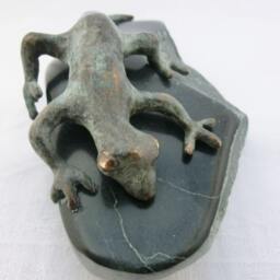 Gecko/ Bronze Lizard On Soap Stone/ Massive With Gray-Green Patin Partly Prepared & Polished Stone - thumbnail 3
