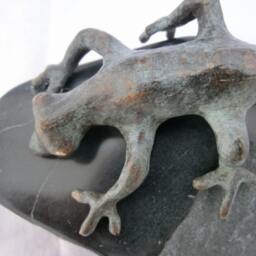 Gecko/ Bronze Lizard On Soap Stone/ Massive With Gray-Green Patin Partly Prepared & Polished Stone - thumbnail 2