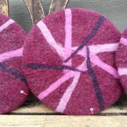 Handfelted Seat Cushion Abstract, Red Violet - thumbnail 3