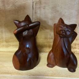 Koa Wood Cat Stretching - thumbnail 3