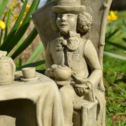 Mad Hatter - Alice in Wonderland Stone Garden Ornament - thumbnail 3