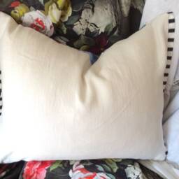 Designers Guild Pandora Peony Pillow Cover Floral Linen With Noir Trim - thumbnail 2