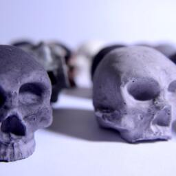 Small Skull Sculpture - thumbnail 3