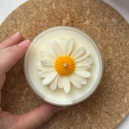 Sunflower & Daisy Soy Candle - Floral Scented Gift, Cozy Home Decor - 200G Glass Jar - thumbnail 3
