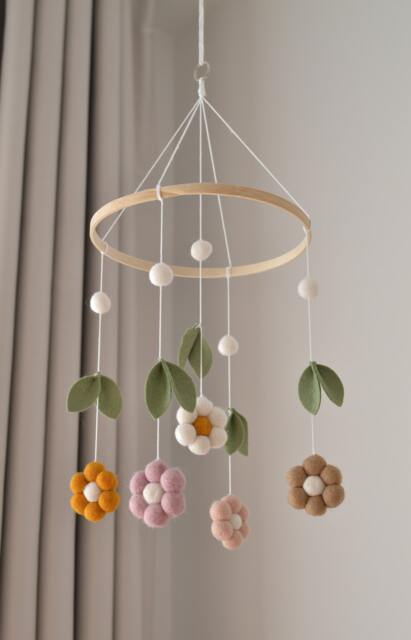 Daisy Nursery Mobile/Flower Baby Mobile/Daisy Mobile For Nursery/Floral Theme/Baby Girl Mobile/Felt Flower - image 1