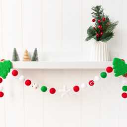 Christmas Tree & Star Felt Garland - Red Green White Wool Ball Holiday Decoration Festive Mantle Shelf Or Wall Hanging - thumbnail 3