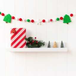 Christmas Tree & Star Felt Garland - Red Green White Wool Ball Holiday Decoration Festive Mantle Shelf Or Wall Hanging - thumbnail 2
