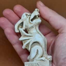 Patty The Mini Gargoyle - Small Figurine in Hard Plaster - thumbnail 4