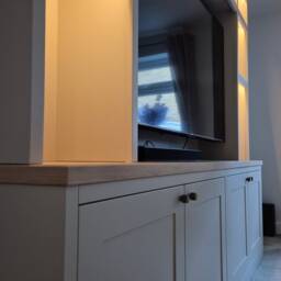 Custom Media Cabinet - Wall-Mounted Solid Oak Worktop Led Lighting Made To Measure Spray Finish in Any Color Fixed Size 65 - thumbnail 3