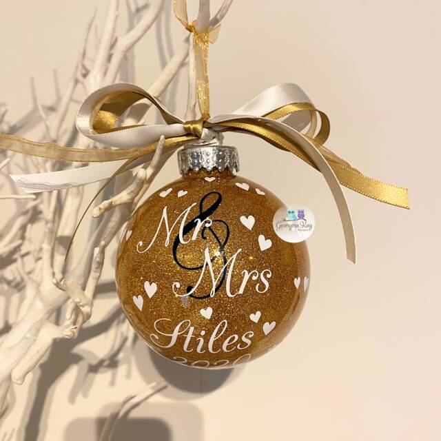 Mr & Mrs Bauble, Wedding Christmas Ornament, Newlywed Gift Idea, Winter Decoration 2024 - image 1