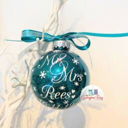 Mr & Mrs Bauble, Wedding Christmas Ornament, Newlywed Gift Idea, Winter Decoration 2024 - thumbnail 4