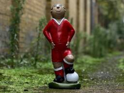 Football Player Statue Hand Painted Soccer Figurine Concrete Man Decoration Outdoor Footballer Ornament Cement Yard Art Sports Lover Gift