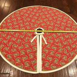 Handmade 54.5 Inch Red Paisley Christmas Tree Skirt-Made in Usa - thumbnail 3