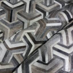 Cowhide Round Patchwork Rug. 6'3 - thumbnail 4