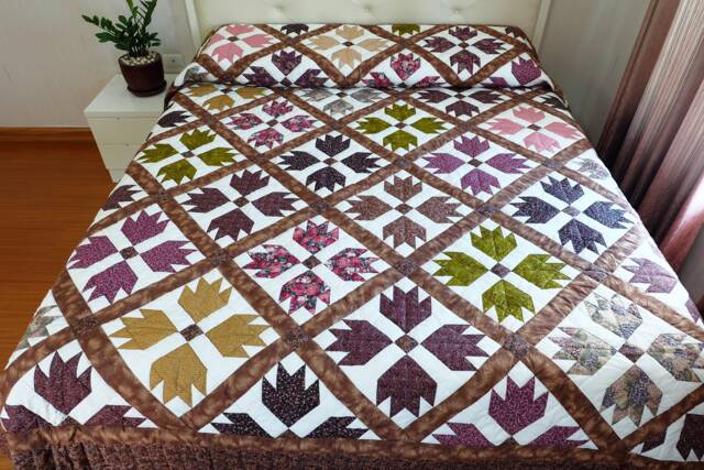 Bear Paw Hand-Quilted Quilt King Size, Rustic Brown Autumn Amish Style Patchwork, Heirloom Cotton Bedspread, Handmade Mountain Cabin Decor - image 1