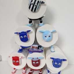 Newcastle United Sheep Toilet Roll Holder - Nufc Football Fans Funny Gifts For Him Or Her. Bathroom Decor , Accessories - thumbnail 2