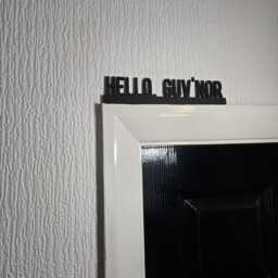 Hello Guv'nor Door Topper, British-Themed Wall Decor, Quirky Home Accent, Fun Entryway Sign, Unique Gift For Anglophiles - thumbnail 2