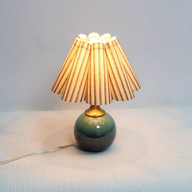 Handmade Scallop Khaki Stripes Table Lamp-90# - image 1