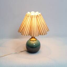 Handmade Scallop Khaki Stripes Table Lamp-90#