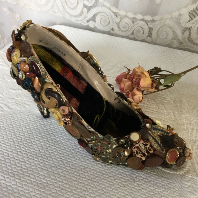 Handmade Button Jewelry High Heel Shoe. Dresser Accent To Hold Favorites. Velvet Multi Color Cushion Insert - image 1
