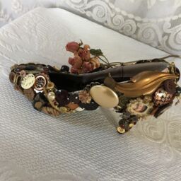 Handmade Button Jewelry High Heel Shoe. Dresser Accent To Hold Favorites. Velvet Multi Color Cushion Insert - thumbnail 3