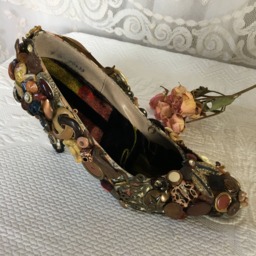 Handmade Button Jewelry High Heel Shoe. Dresser Accent To Hold Favorites. Velvet Multi Color Cushion Insert