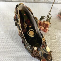 Handmade Button Jewelry High Heel Shoe. Dresser Accent To Hold Favorites. Velvet Multi Color Cushion Insert - thumbnail 4