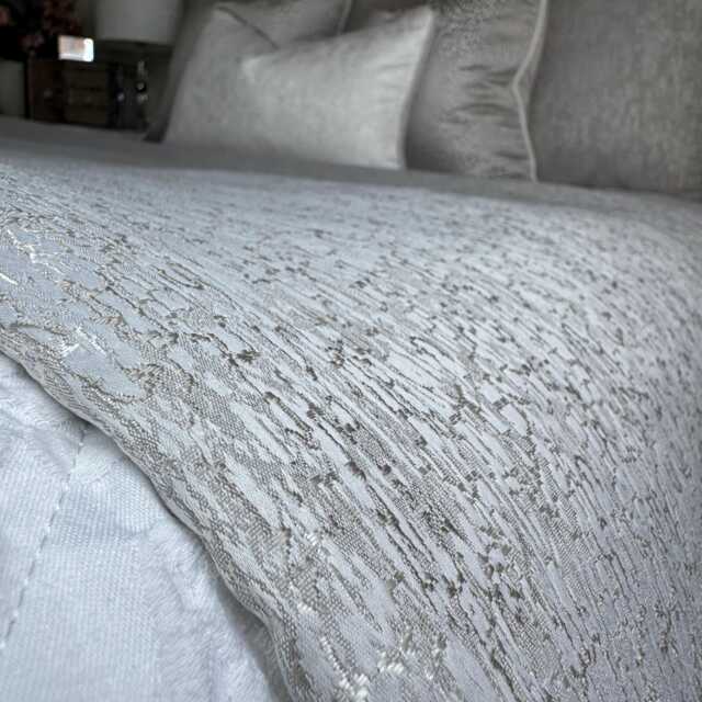 Textured Silver Quilted Bed Runner Rion Dove Luxury King Scarf - image 1