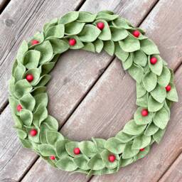 Magnolia Leaf Felt Wreath, Green Christmas Farmhouse Holiday Decor - thumbnail 3