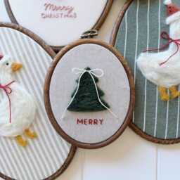 Needle Felt Christmas Tree Wall Decor - Handmade Wool Embroidery Hoop Art Cozy Farmhouse Holiday Decoration - thumbnail 3