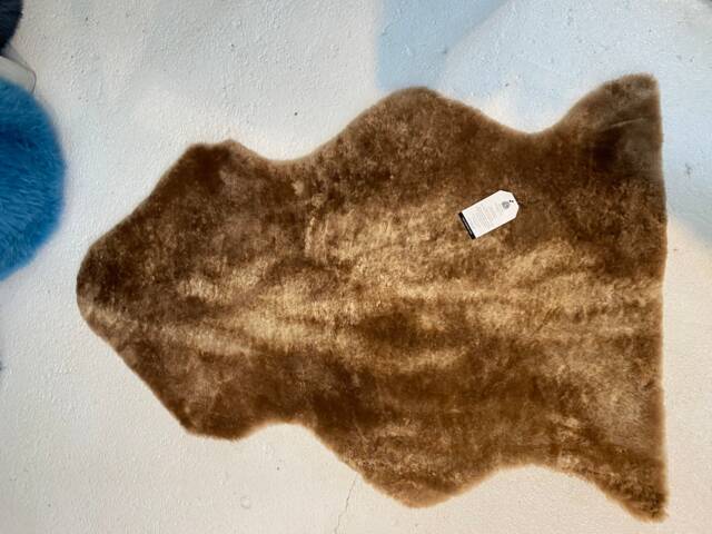 Genuine Sheepskin Short Wool Shearling Rugs With Natural Markings Tan, Ginger, Brown - image 1