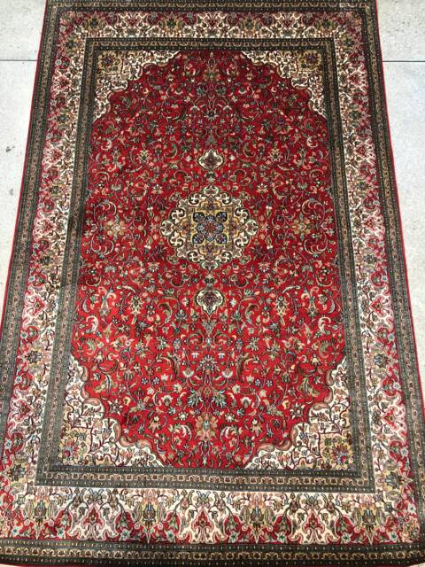 Size126x193 cm, 6x4 Feet. Handmade Kashmir Silk Carpet - image 1