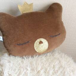 Crowned Teddy Bear Shaped Embroidered Cushion, King Nounours - Les Iconiques Collection Caro & Zolie - thumbnail 3