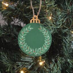Personalized Hand Painted Wreath Wooden Christmas Ornament Customize This - thumbnail 2